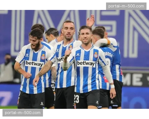 实时:阿尔梅里亚主场0-2落后于比利亚雷亚尔,形势危急 实时:阿尔梅里亚主场0-2落后于比利亚雷亚尔,形势危急